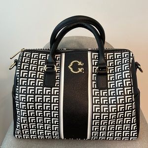 C. Wonder handbag